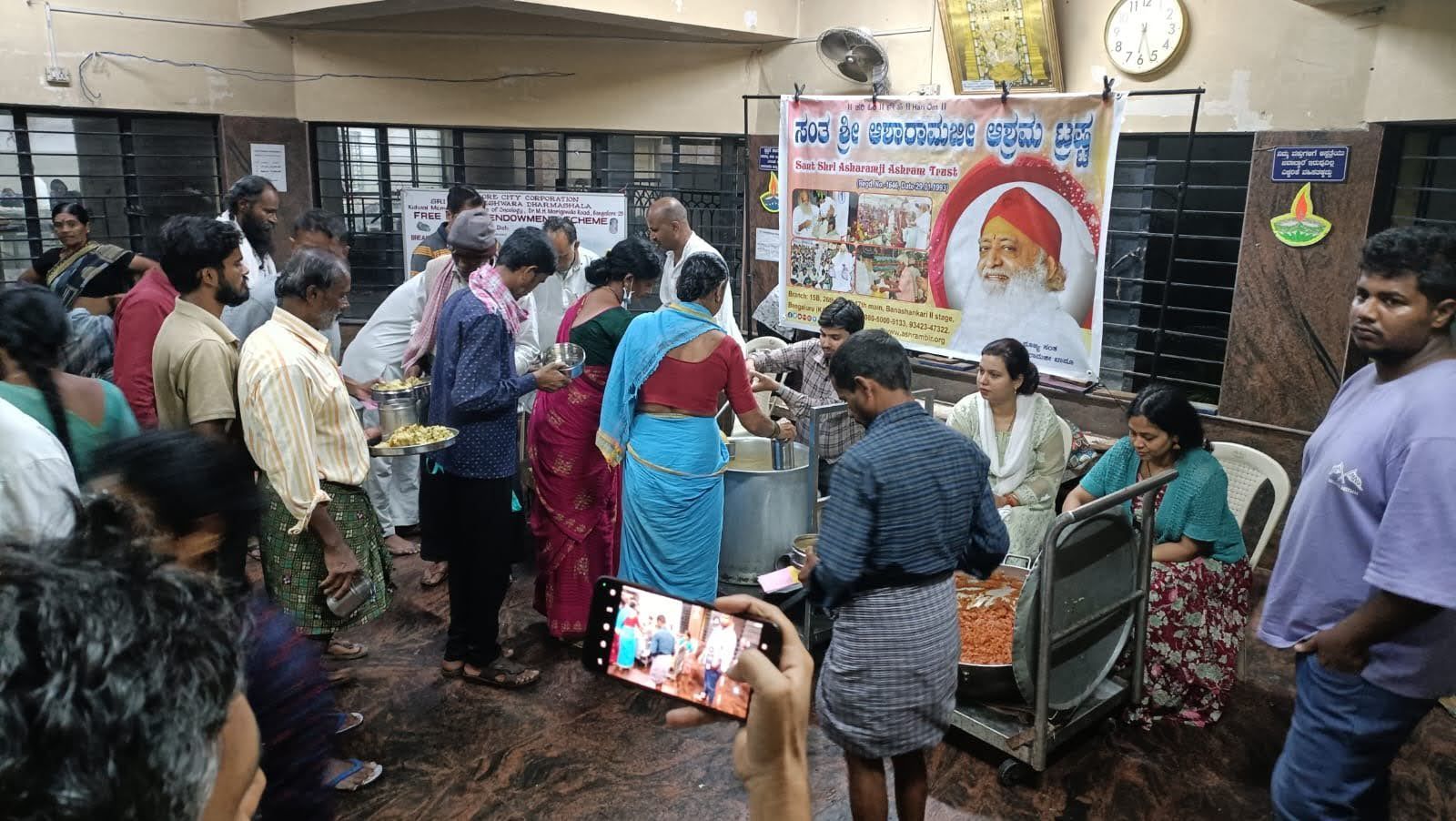 Ashram Bengaluru is organizing a free meal distribution campaign for the admitted patients.